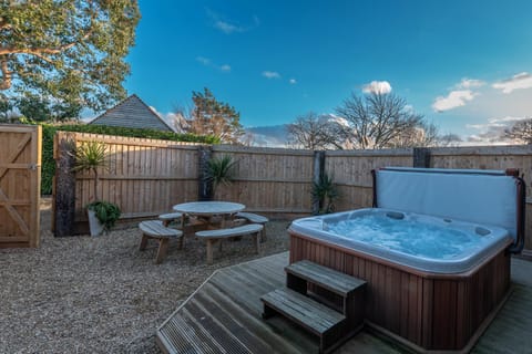 Garden, Hot Tub