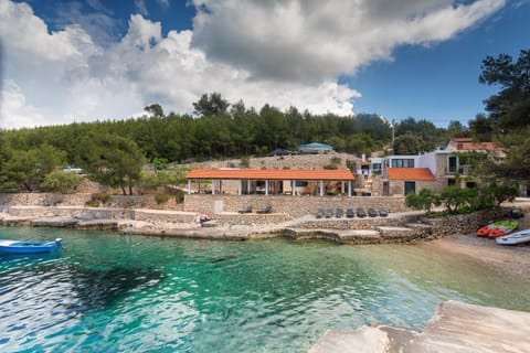 Property building, Children play ground, Snorkeling, Beach, Windsurfing, Canoeing, Diving, Sports