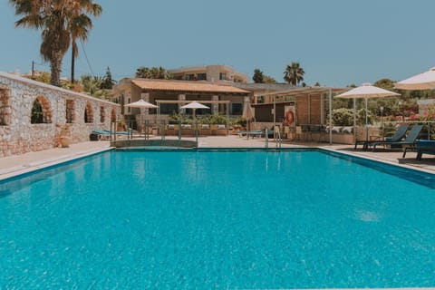 Property building, Day, Pool view, Swimming pool, sunbed