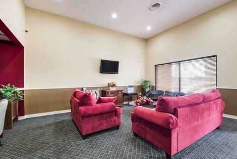 Econo Lodge Inn & Suites East Hotel in Knoxville
