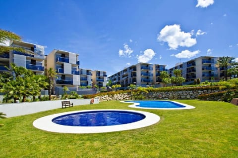 Facade/entrance, Garden, Swimming pool