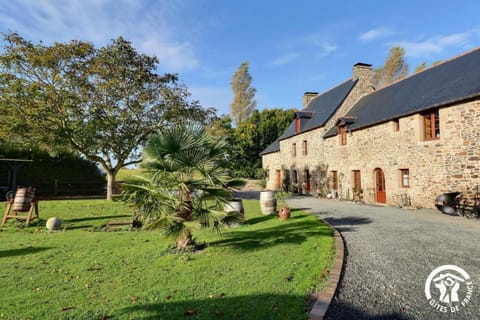 Property building, Patio, Spring, Day, Natural landscape, Summer, Garden, Garden view, Garden view, Landmark view, Parking