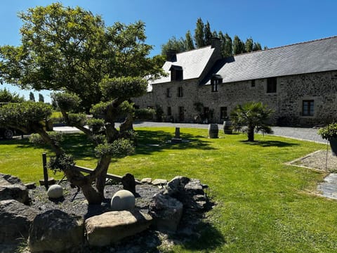 Property building, Spring, Day, Natural landscape, Summer, Garden, Garden view, Garden view, Landmark view