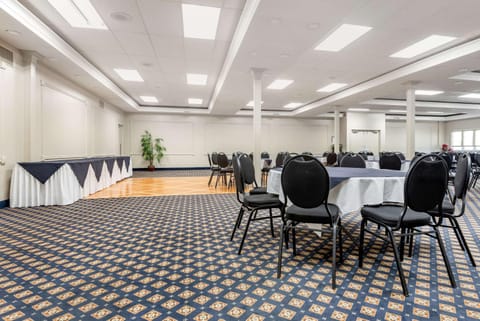 Banquet/Function facilities, On site, Meeting/conference room