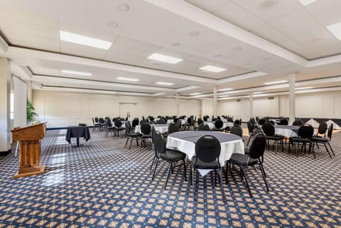 Banquet/Function facilities, On site, Meeting/conference room