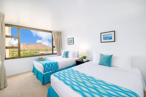 30th Floor with Beautiful Ocean and Diamond Head Views | 1 Block to Beach | Free Parking & WIFI Apartamento in Honolulu