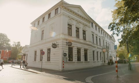 Facade/entrance, Summer