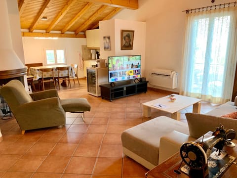 Living room, Photo of the whole room, Seating area