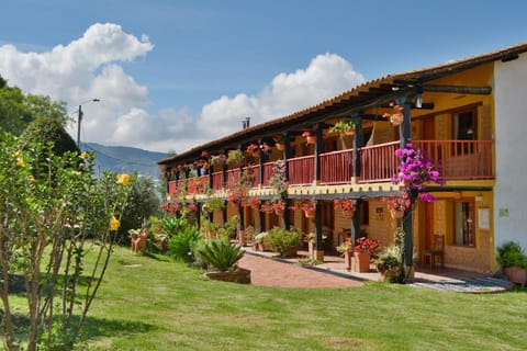 Facade/entrance, Decorative detail, Garden view