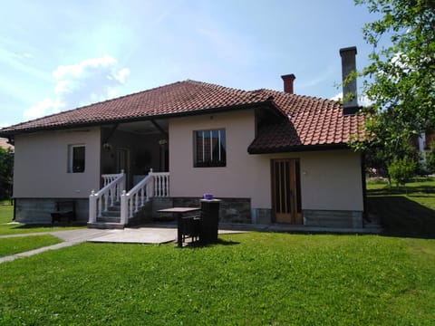 Property building, Facade/entrance, Garden