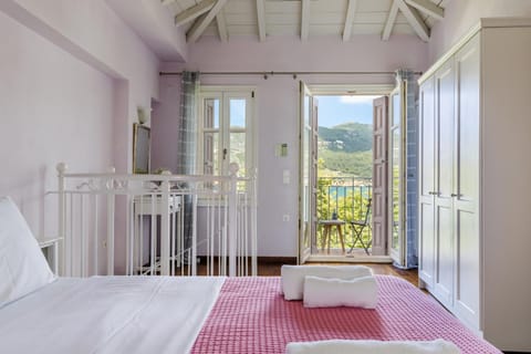 Bed, View (from property/room), Balcony/Terrace, Bedroom, Mountain view