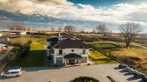 Bird's eye view, Lake view, Mountain view