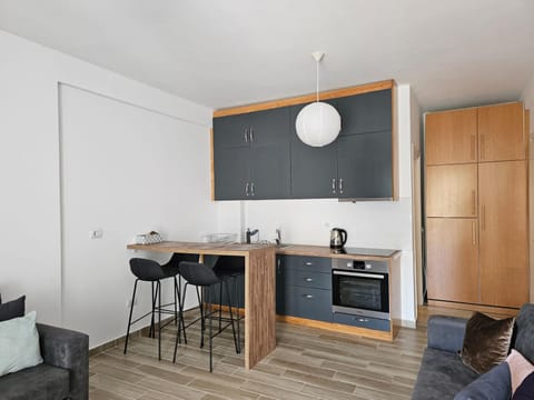 Kitchen or kitchenette, Living room, minibar