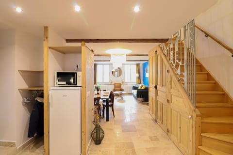 Kitchen or kitchenette, Living room