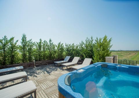 Summer, Hot Tub, Solarium, Balcony/Terrace