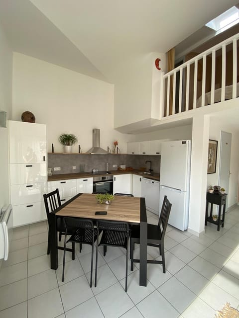 Kitchen or kitchenette, Living room, Photo of the whole room, Decorative detail, Seating area, Dining area