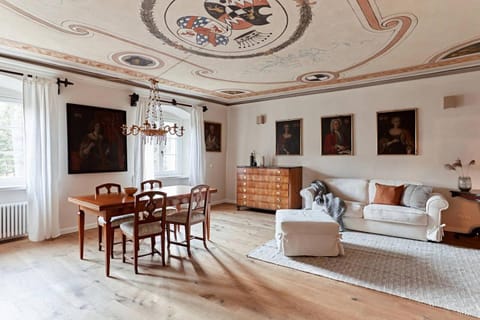 Living room, Photo of the whole room, Seating area, Dining area