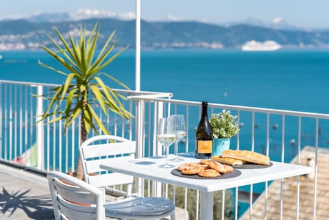 View (from property/room), Balcony/Terrace, Food and drinks, Sea view