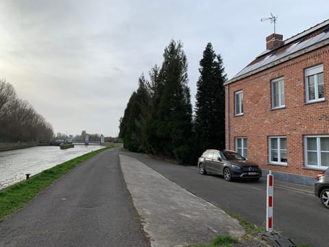 Gîte Au Bord de l'Eau House in Flanders