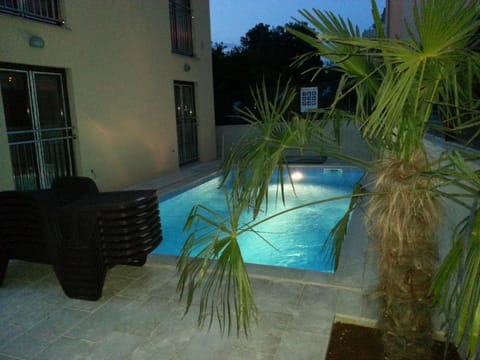 Swimming pool, Swimming pool