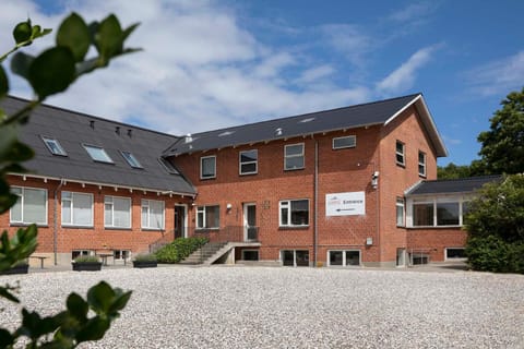 Property building, Patio, Facade/entrance