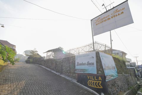 Lembur Incu Syariah Villa & Resto Maison in Parongpong