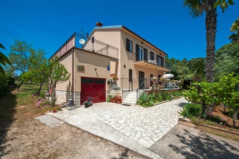 Property building, Facade/entrance, Garden