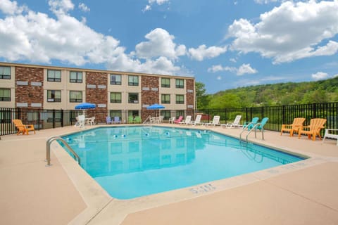 On site, Pool view, Swimming pool