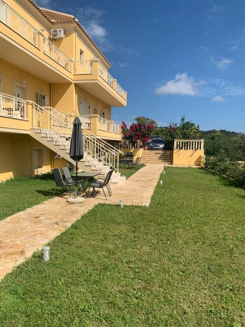 Property building, Garden, Balcony/Terrace, Garden view