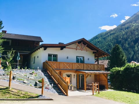 Property building, Spring, Summer, Garden