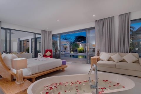 Bed, Bathroom, Bath