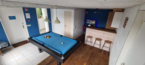 Billiard, Game Room