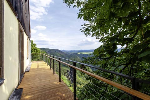 Balcony/Terrace, Mountain view