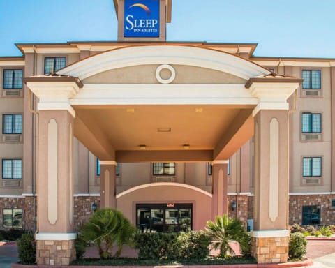 Sleep Inn & Suites at Six Flags Hotel in San Antonio