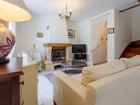 Holiday Home Domaine de Clairefontaine-2 by Interhome House in Deauville