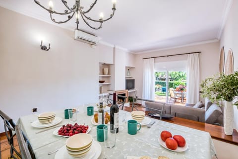 Dining area, Breakfast