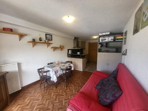 Studio ensoleillé avec balcon au centre de Montgenèvre, proche commodités et pistes - FR-1-266-128 Apartment in Montgenèvre