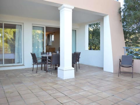 3 pièces avec terrasse, clim et parking à Grimaud - FR-1-226-390 Apartment in Grimaud