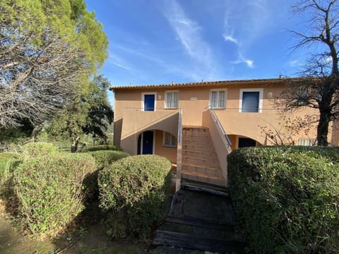 3 pièces avec terrasse, clim et parking à Grimaud - FR-1-226-390 Apartment in Grimaud