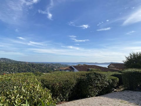 3 pièces avec terrasse, clim et parking à Grimaud - FR-1-226-390 Apartment in Grimaud