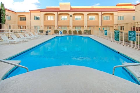 On site, Pool view, Swimming pool, Swimming pool