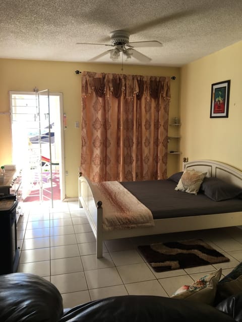 #D1 castle STUDIO WIFI KING bed Ocho Rios Jamaica Villa in Ocho Rios