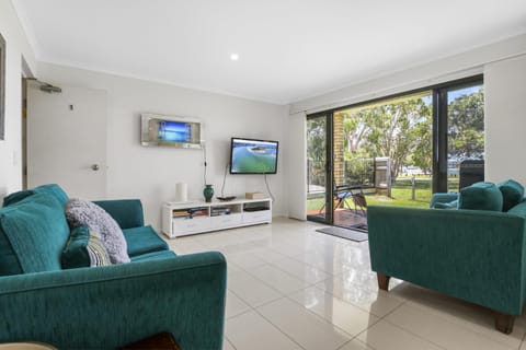 Golden Shores Unit 1 21 Landsborough Parade Apartment in Golden Beach