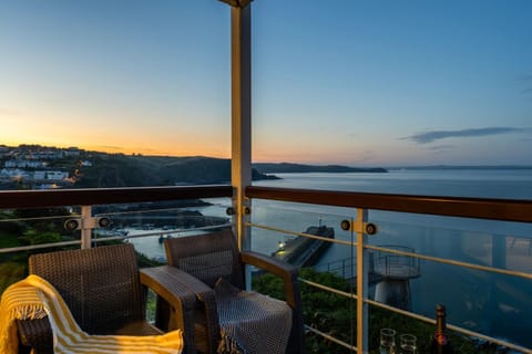 Marine Point, Mevagissey - sensational cliff top views of harbour and bay House in Mevagissey