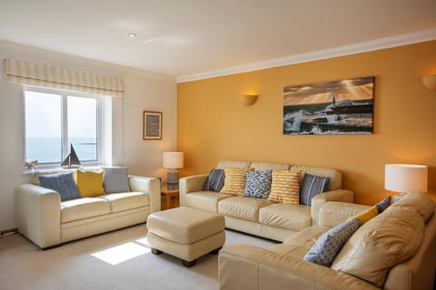 Marine Point, Mevagissey - sensational cliff top views of harbour and bay Haus in Mevagissey