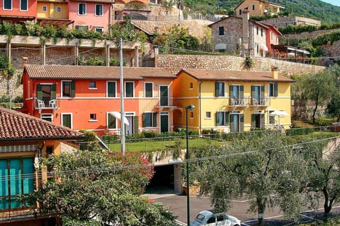 Aparthotel La Caletta Bolognese Condo in Brenzone sul Garda