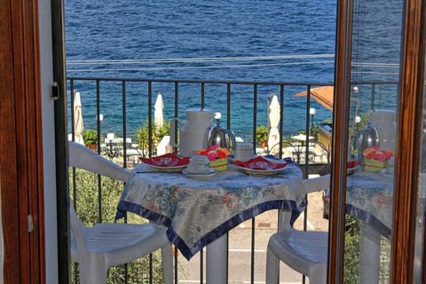 Balcony/Terrace, Lake view