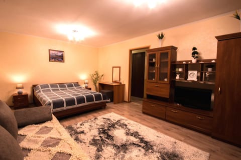 Bed, TV and multimedia, Photo of the whole room, Seating area, Bedroom