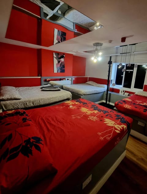 Xtasia Adult Hotel - Adults Only Bed and Breakfast in Oldbury