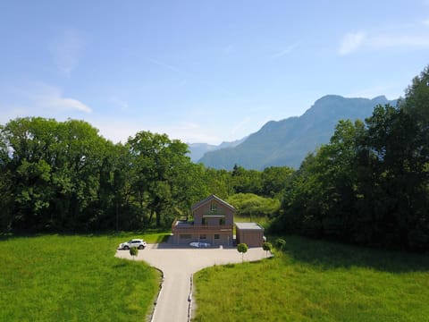 Swiss Lake Lodge Haus in Haute-Savoie